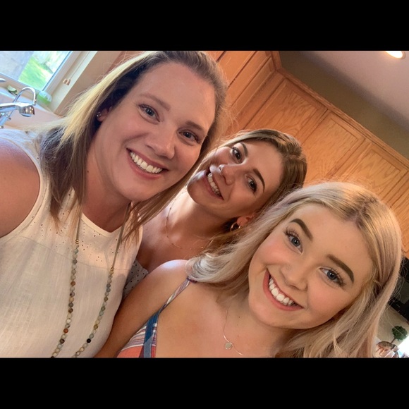 Meet your Posher, Amy - Picture 5 of 8